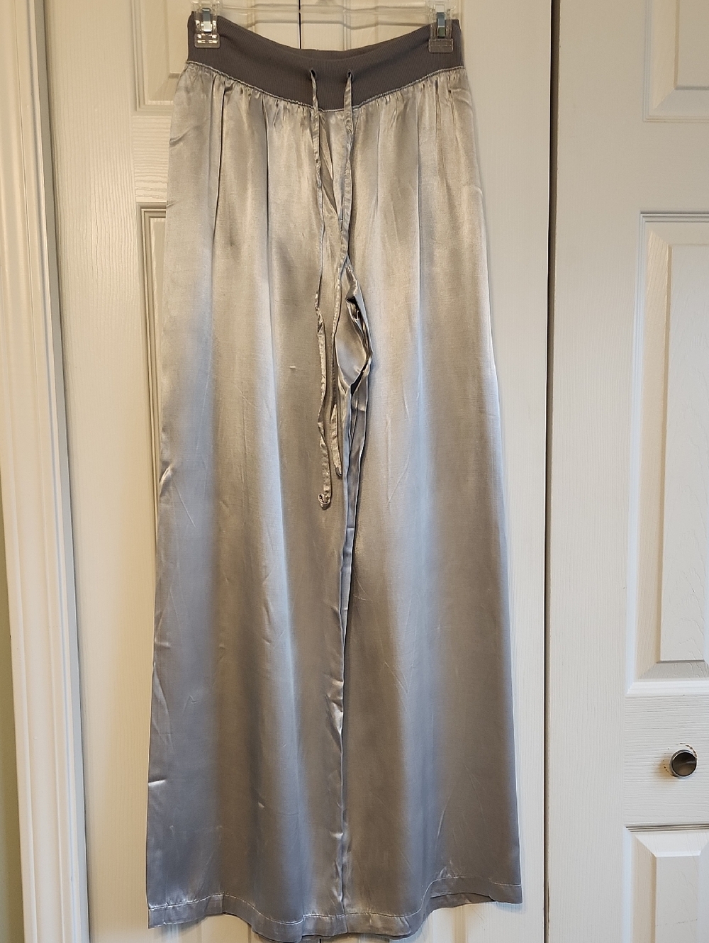 PJ Harlow Silver Grey Satin Wide-Leg Lounge Pants Size XS - NWT